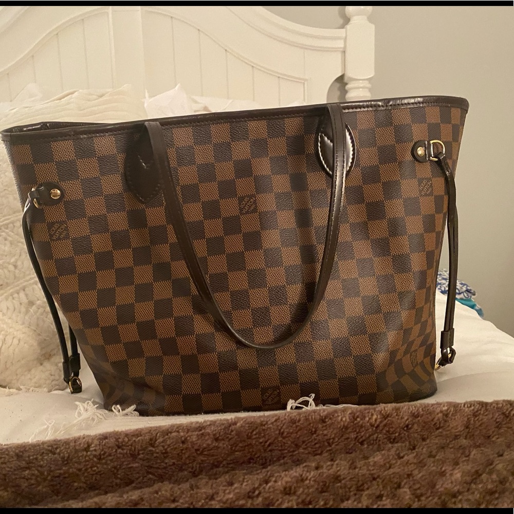 Used maybe 4 times. In great condition. Authentic.
